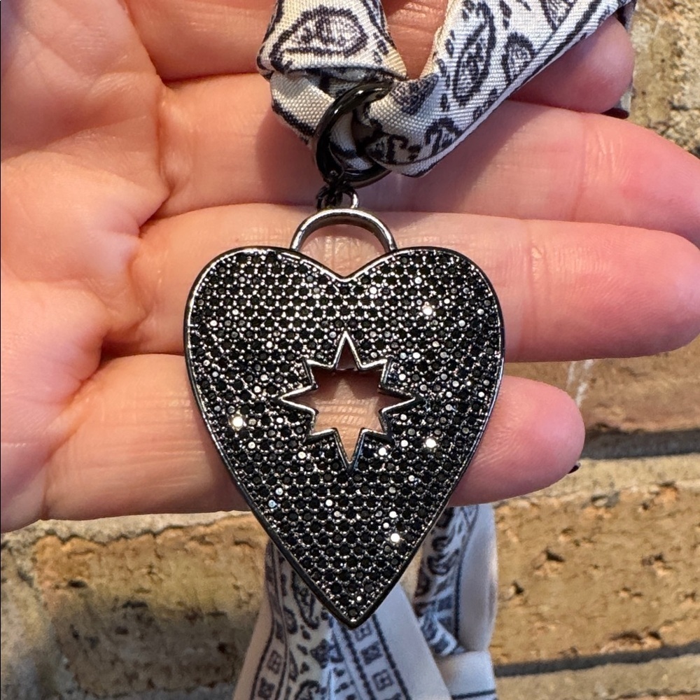 Bandana Babe Knotted Heart Charm Scarf Necklace - Black and Ivory -NWOT - Picture 3 of 8